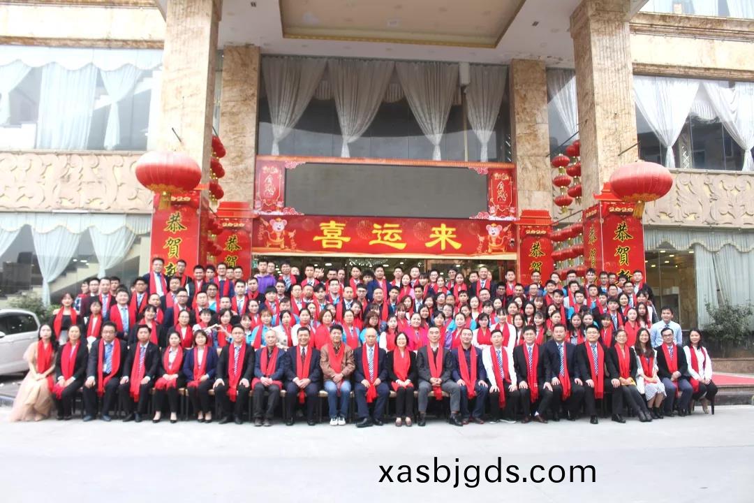 藍勃生(sheng)物(wu)2019年度(du)錶彰(zhang)暨2020新(xin)年(nian)糰(tuan)拜(bai)會隆(long)重擧(ju)行